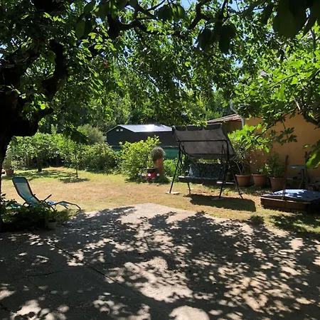 Apartmanház-pärlan