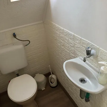 Apartmanház-pärlan