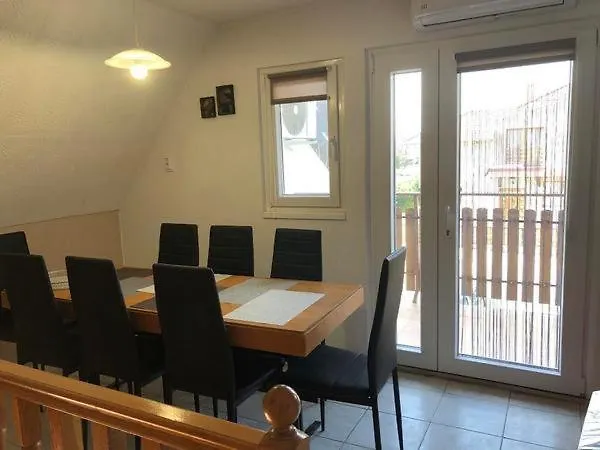 Apartmanház-pärlan *